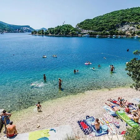 Three-Bedroom Apartment In Zaton Veliki Lägenhet