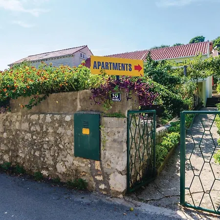 Three-Bedroom Apartment In Zaton Veliki *