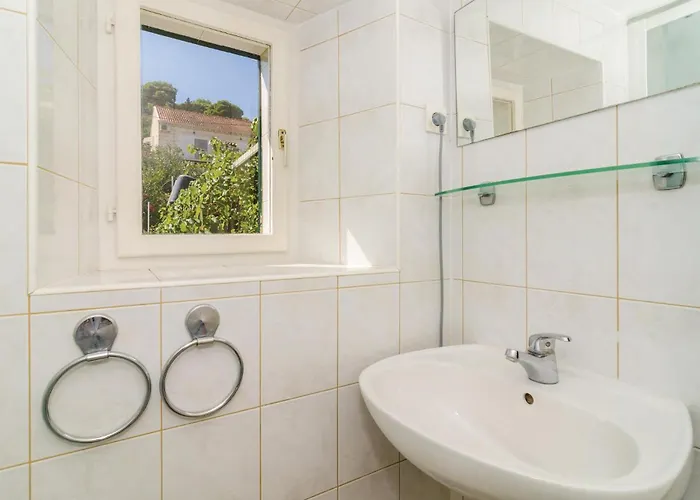 Three-bedroom In Veliki
