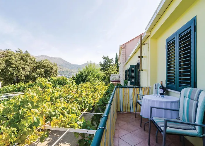 Three-bedroom In Veliki