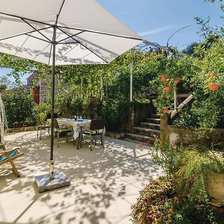 Three-bedroom In Veliki